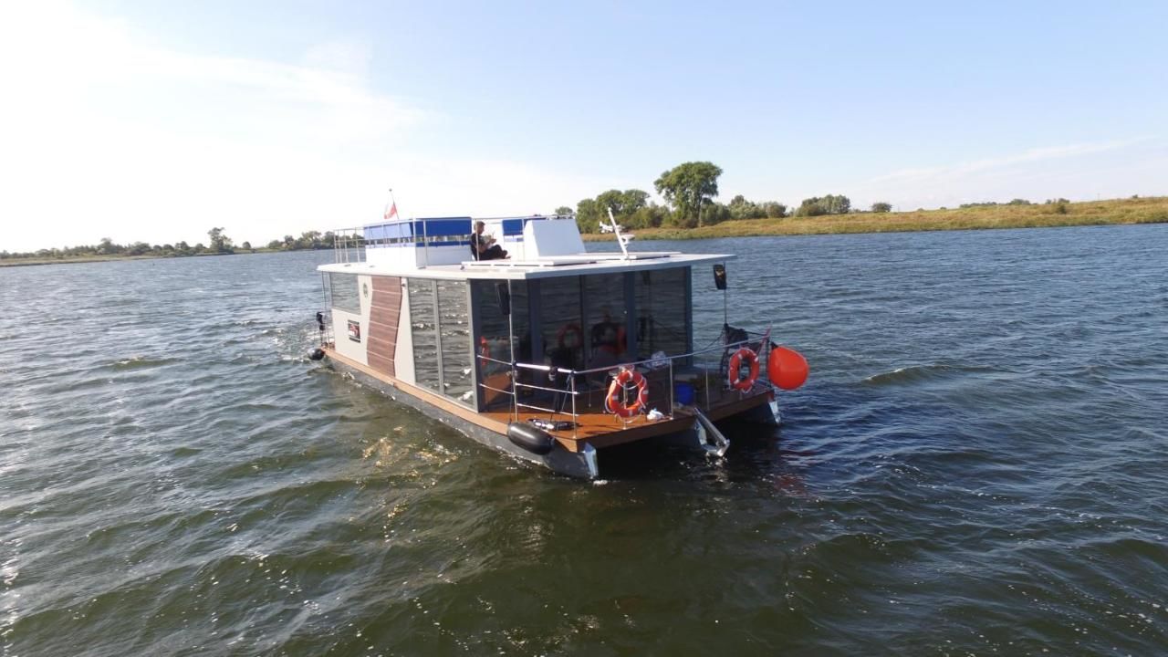 Ботели Houseboat Błotnik